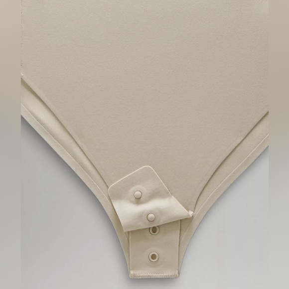 Lululemon Wundermost High-Neck Bodysuit in Mojave Tan size L Great Condition! - Picture 5 of 9